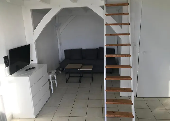 Cosy En Résidence Privée Avec Vue Appartamento
